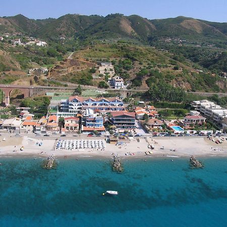 Oasi Azzurra Aparthotel Messina Buitenkant foto