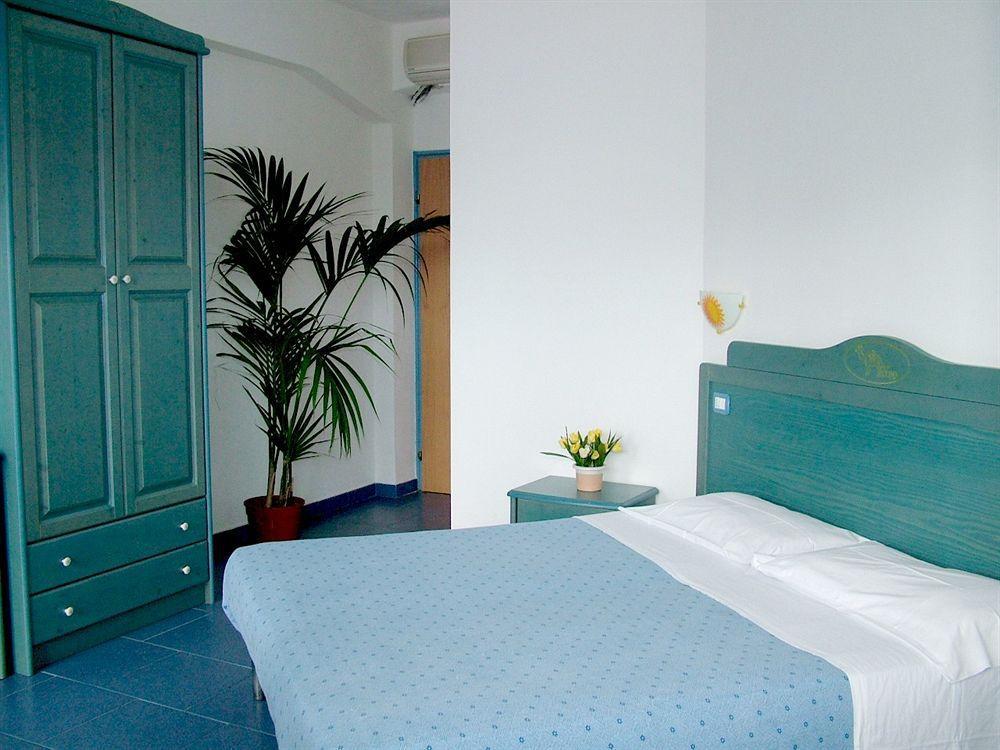Oasi Azzurra Aparthotel Messina Buitenkant foto