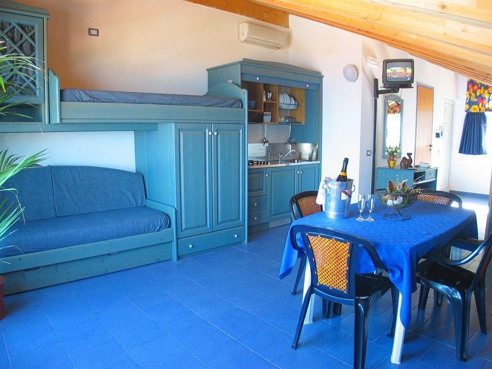 Oasi Azzurra Aparthotel Messina Buitenkant foto