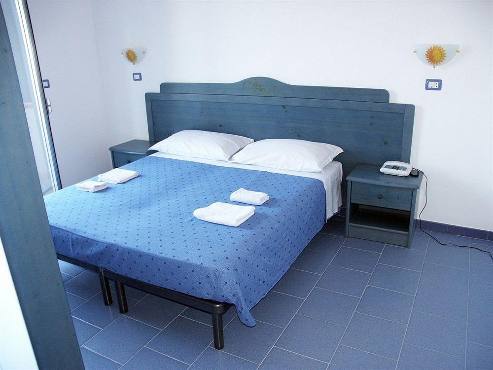 Oasi Azzurra Aparthotel Messina Buitenkant foto