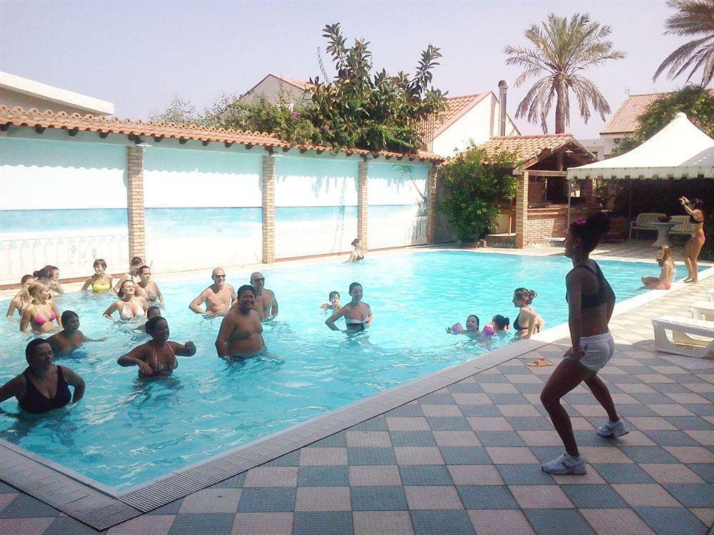Oasi Azzurra Aparthotel Messina Buitenkant foto