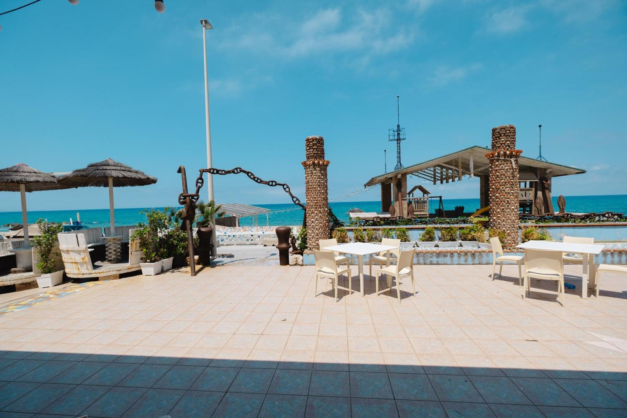 Oasi Azzurra Aparthotel Messina Buitenkant foto