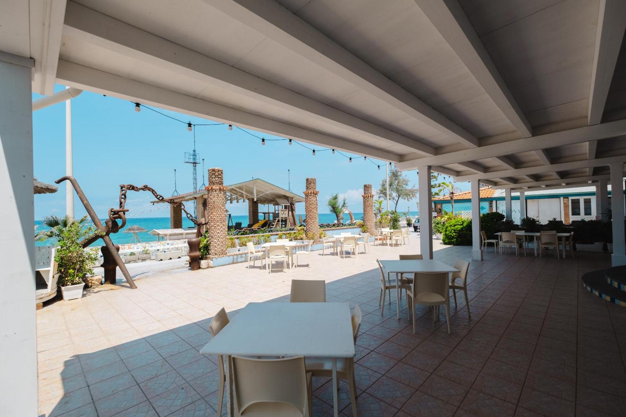 Oasi Azzurra Aparthotel Messina Buitenkant foto