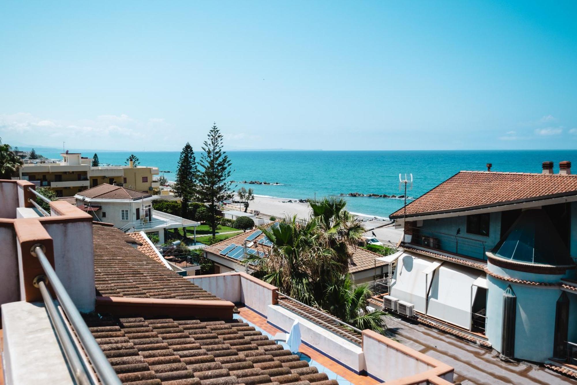 Oasi Azzurra Aparthotel Messina Buitenkant foto