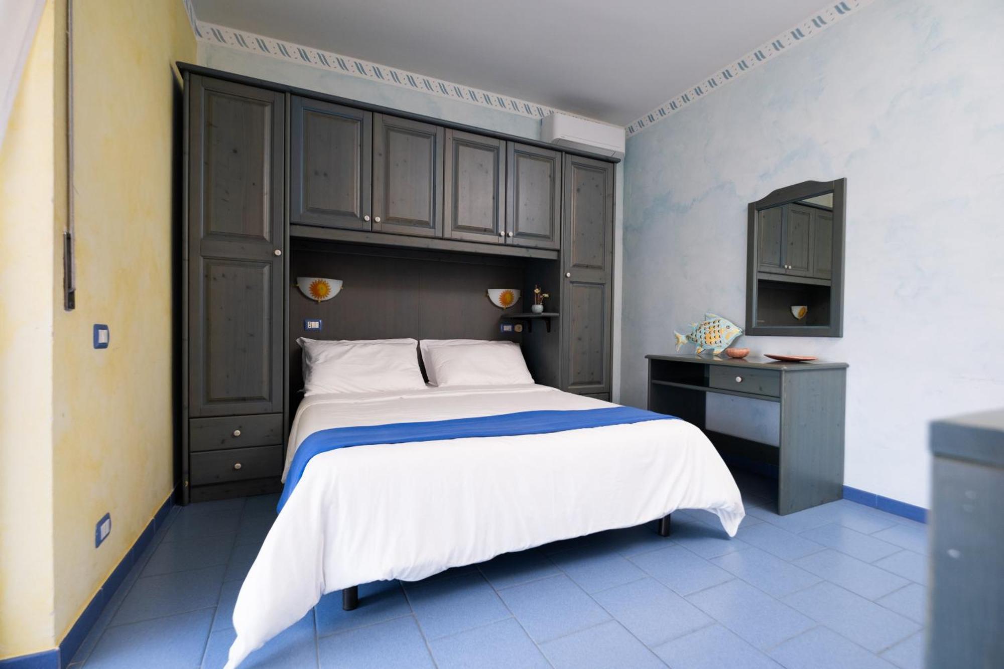 Oasi Azzurra Aparthotel Messina Buitenkant foto