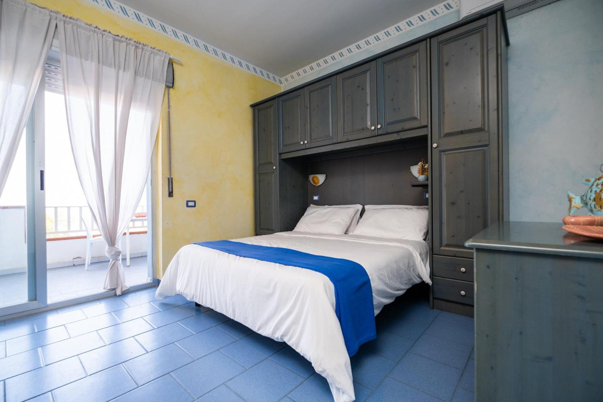 Oasi Azzurra Aparthotel Messina Buitenkant foto