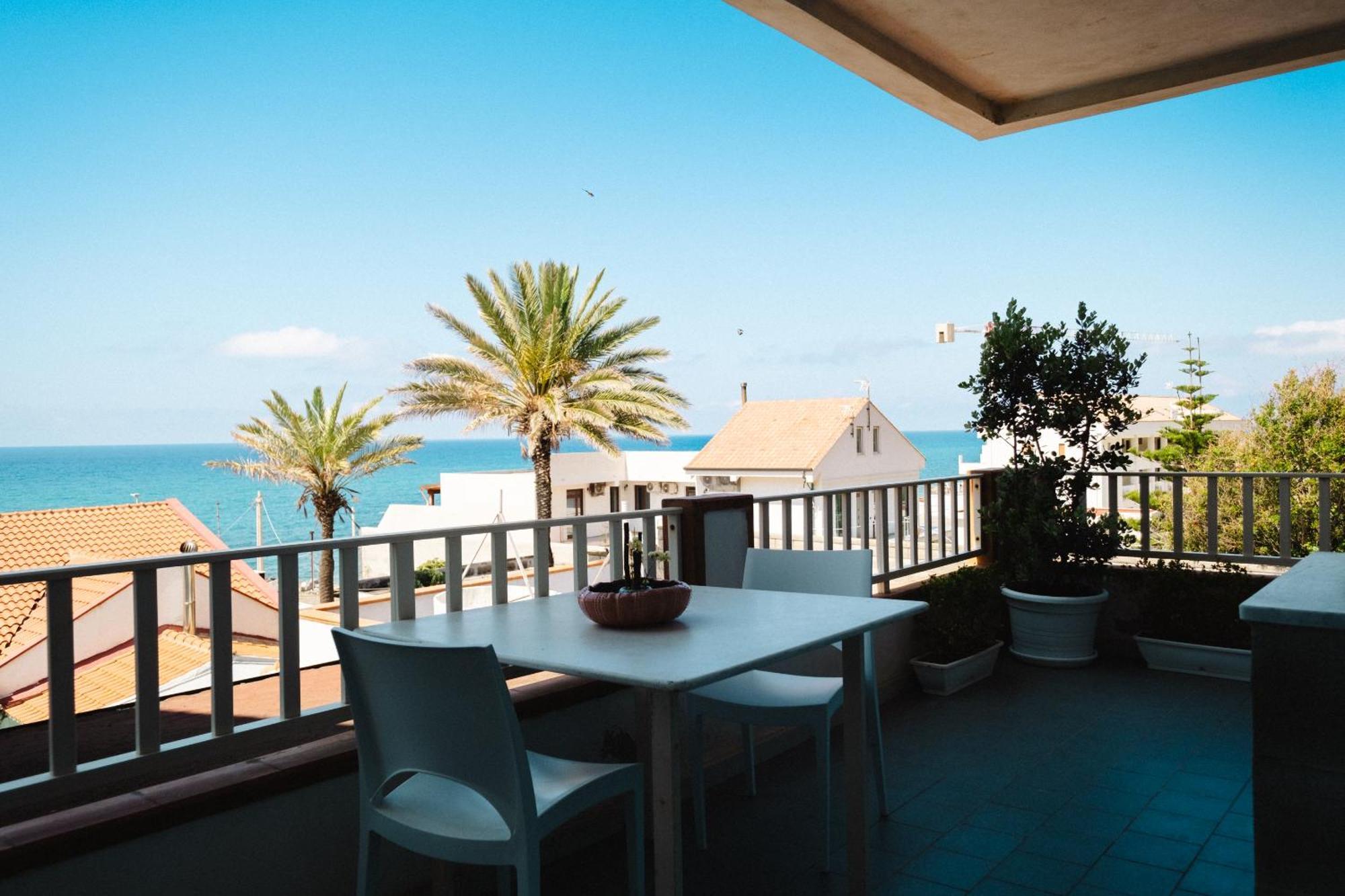 Oasi Azzurra Aparthotel Messina Buitenkant foto