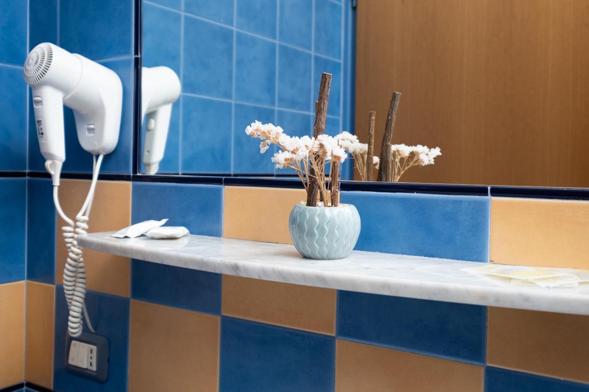 Oasi Azzurra Aparthotel Messina Buitenkant foto