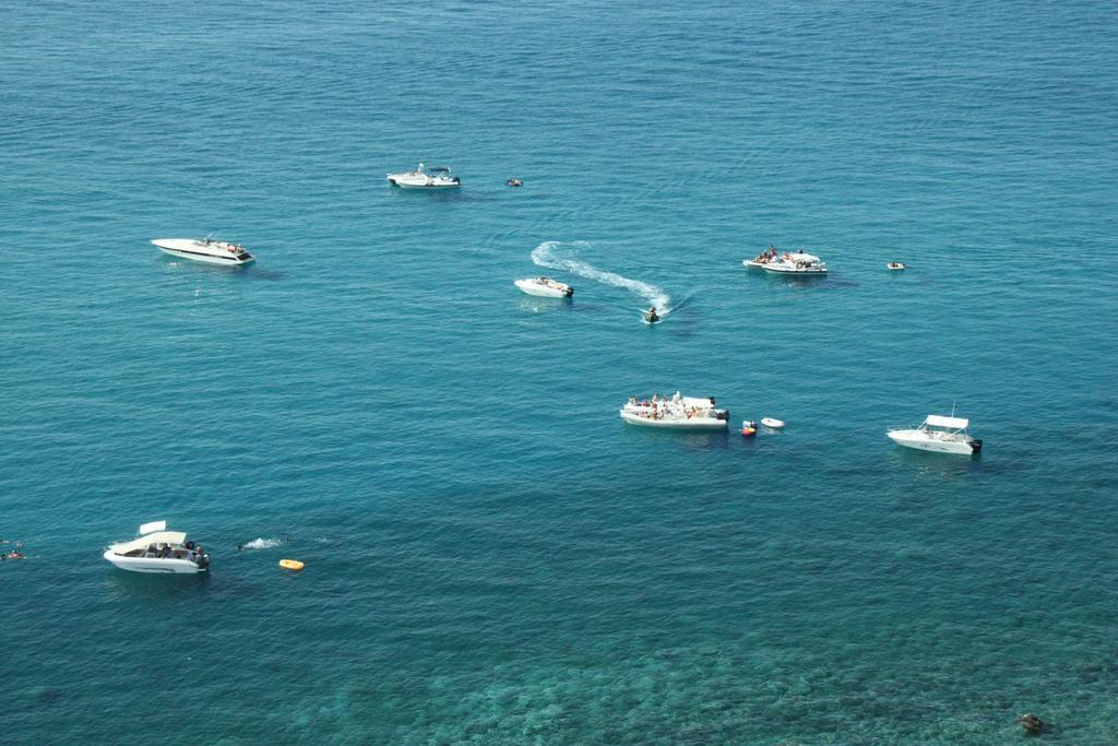 Oasi Azzurra Aparthotel Messina Buitenkant foto