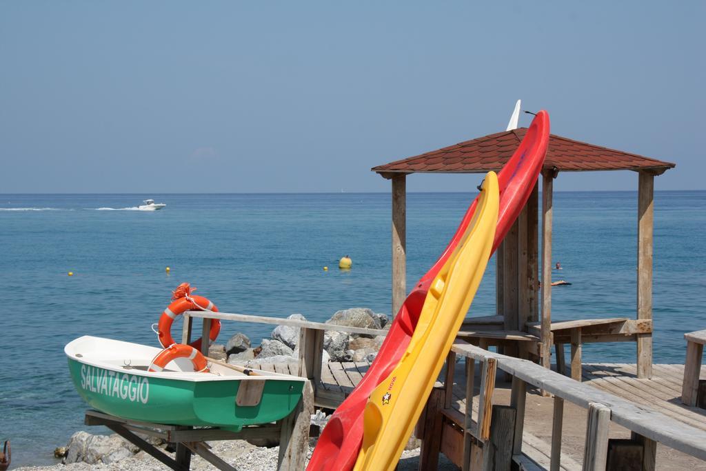 Oasi Azzurra Aparthotel Messina Buitenkant foto