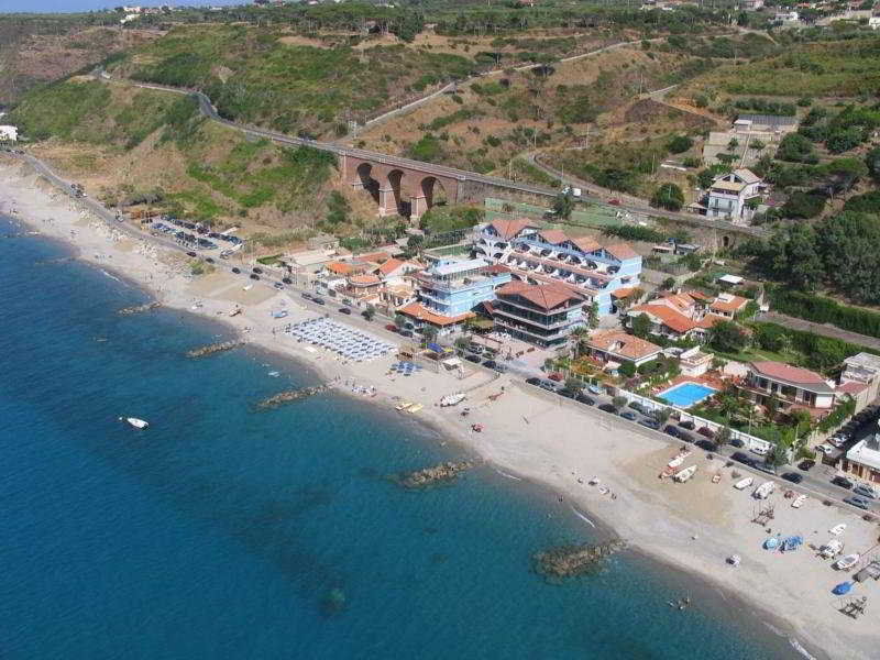 Oasi Azzurra Aparthotel Messina Buitenkant foto