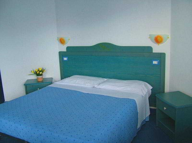 Oasi Azzurra Aparthotel Messina Buitenkant foto