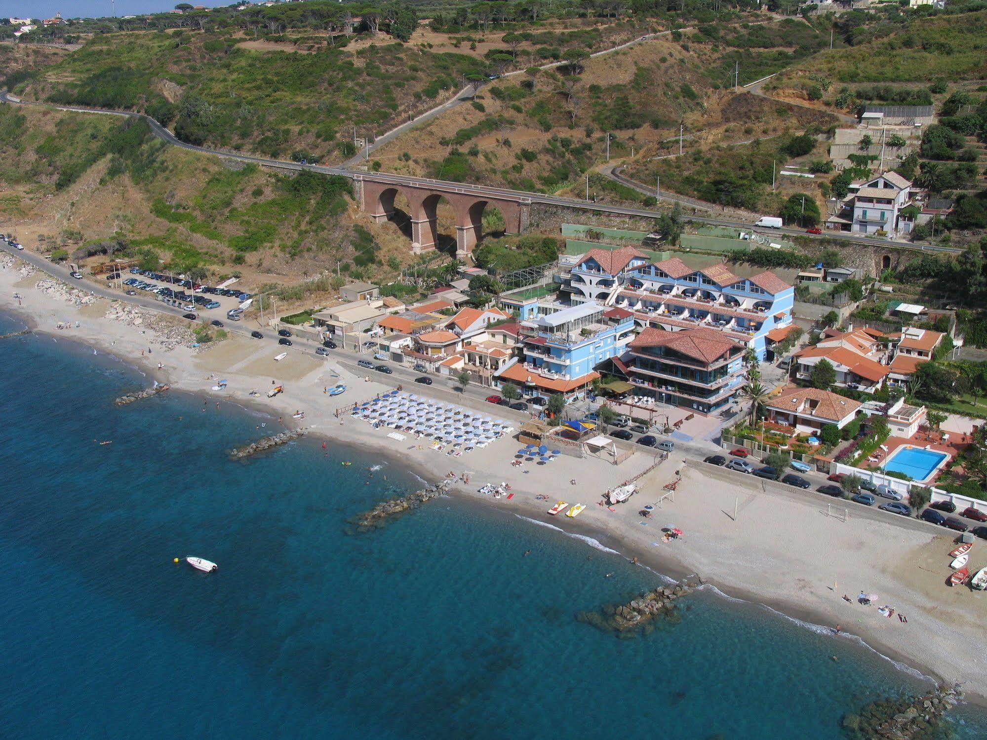 Oasi Azzurra Aparthotel Messina Buitenkant foto