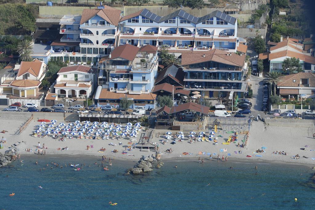 Oasi Azzurra Aparthotel Messina Buitenkant foto