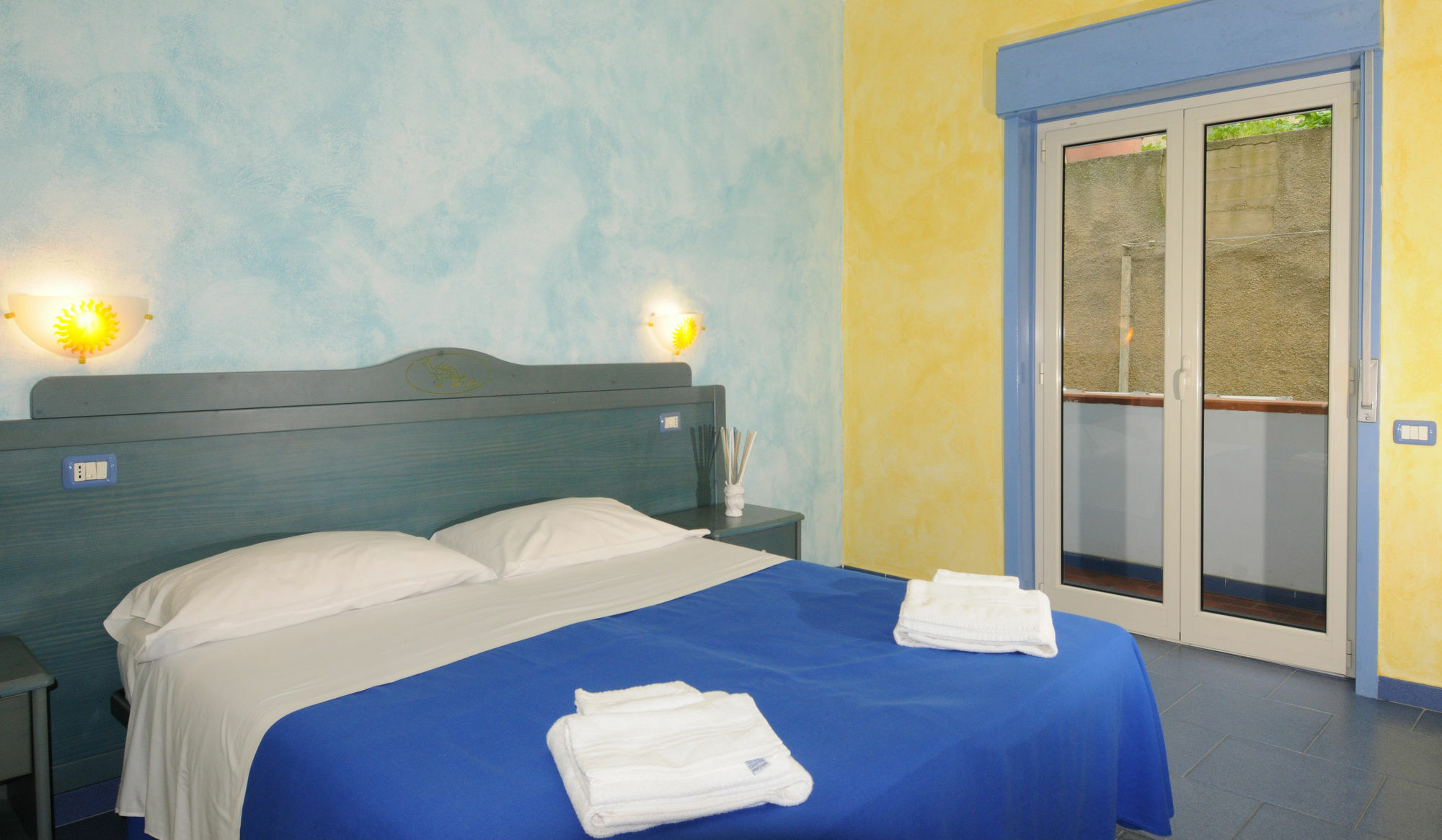 Oasi Azzurra Aparthotel Messina Buitenkant foto